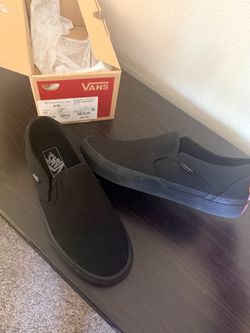 New Vans shoes, size 9 womens