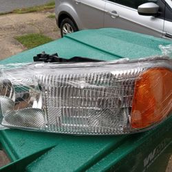 Sierra/Tahoe Headlight Assembly 
