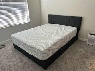 Queen size bed platform