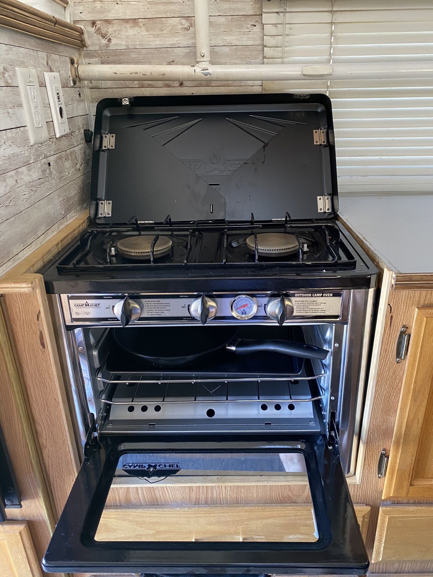 Hallmark Cuchara Xl pop up truck camper for Sale in Garden Grove, CA