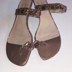 A/M by Ann Marino Heeled Thong Toe Sandals Bronze Size 8.5
