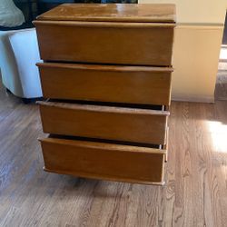 Vintage Heywood-Wakefield Maple 4-Drawer Dresser / Chest — Classic Mid-Century Wood