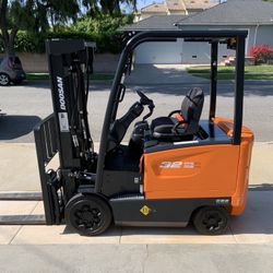2022 Doosan Electric Forklift(low Hours)