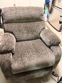 Power Lift Recliner Chair w/ Heat & Massage – Excellent Condition!
