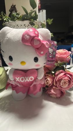 Hello Kitty Animated Plush XOXO