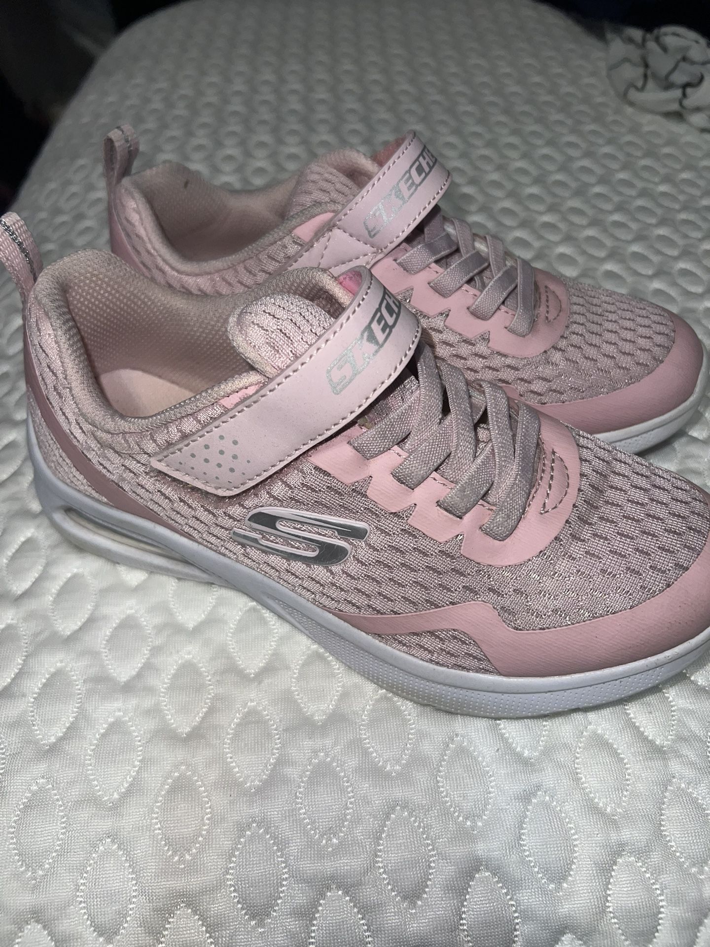 Girl’s Sketchers Size 4