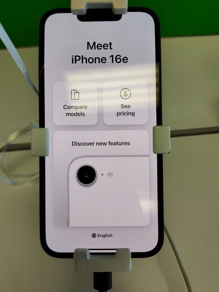 iPhone 16e
