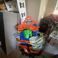 Hot Wheels Garage