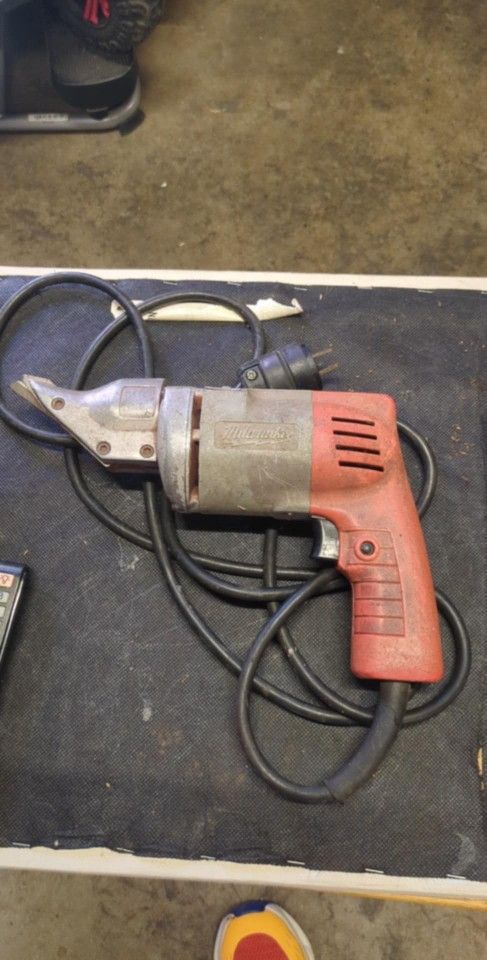 Milwaukee Metal Cutter