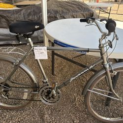 Huffy. Savannah Comfort Touring Bicycle