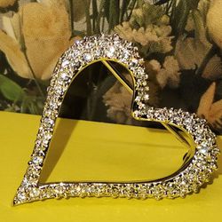 #2044, AUTHENTIC SWAROVSKI CRYSTAL HEART BROOCH, SIGNED, LIKE NEW, 1.3"IN
