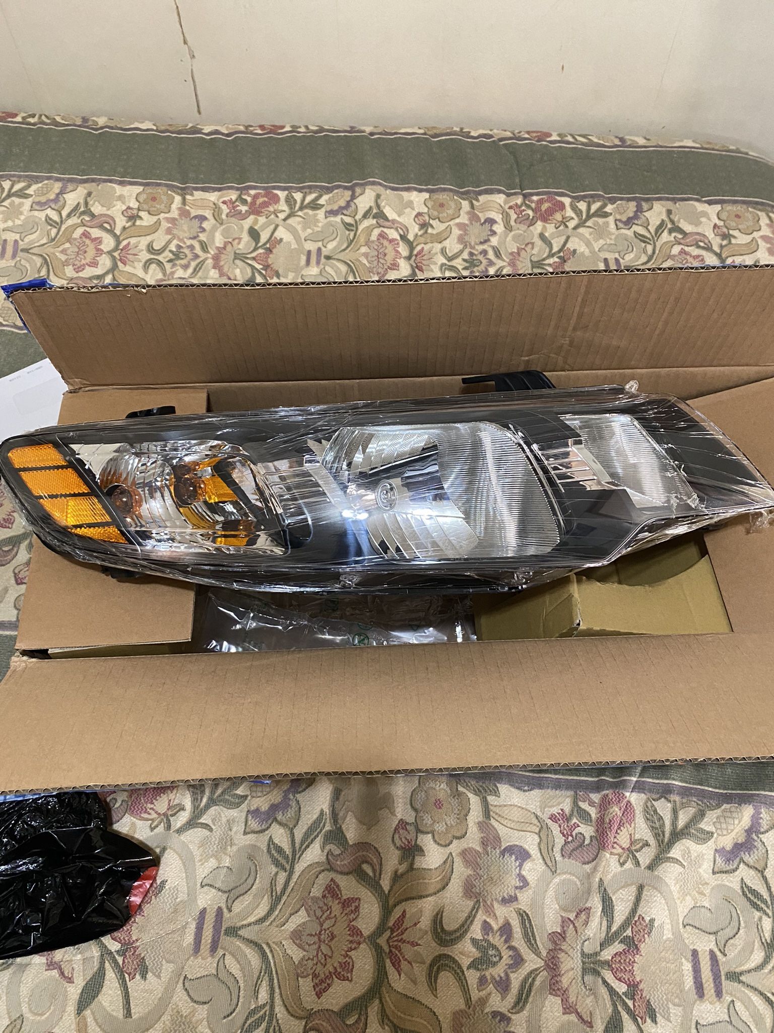 2010 Kia Forte Passenger Headlight