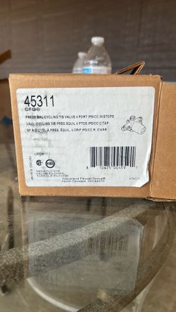 Pressure balancing tub/shower cycling valve 4-port