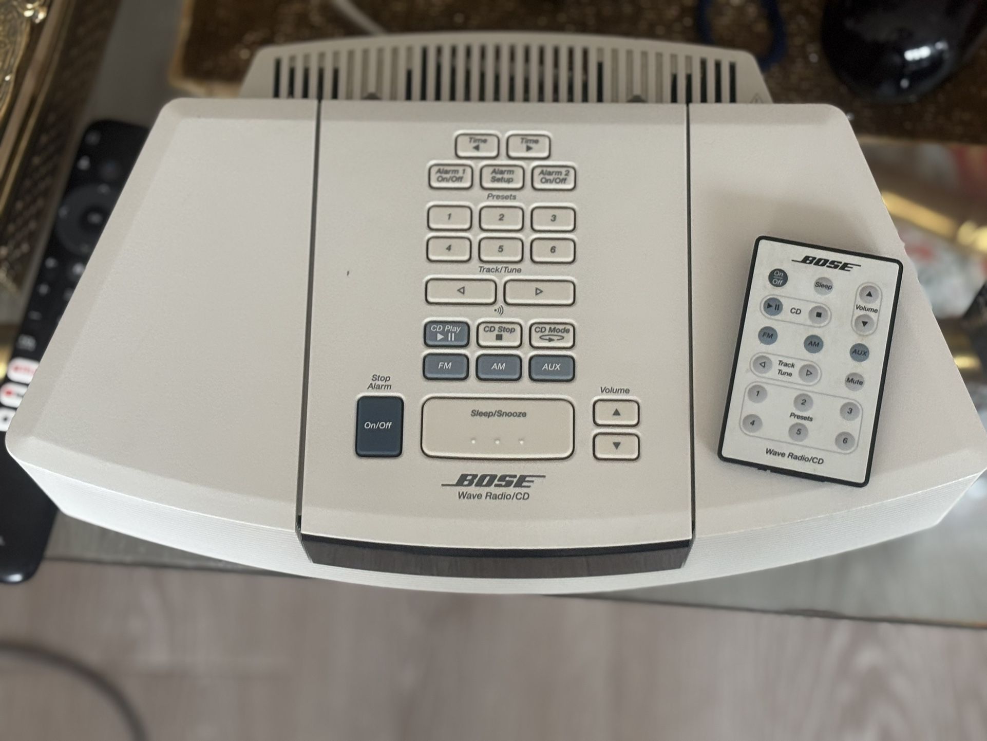Beautiful Bose Wave CD Radio System Excellent Condition W/Remote