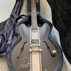 2007 Gibson Es-333 Tom Delonge Signed Guitar