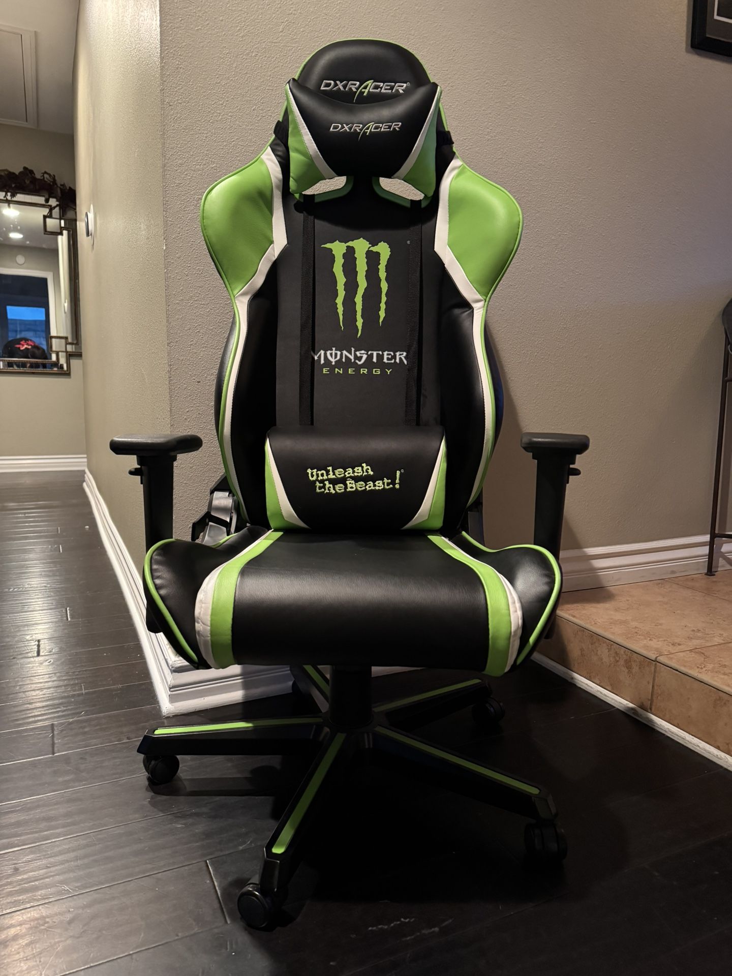 DxRacer Monster Energy Gaming Chair 