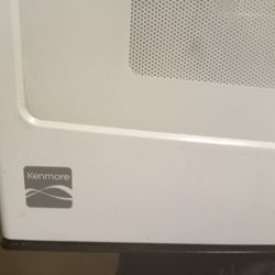 KENMORE MICROWAVE IN GREAT CONDITION NEW