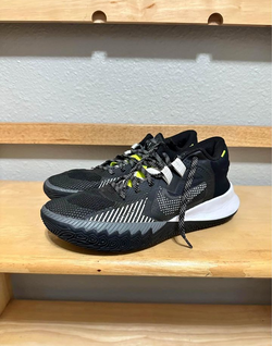 Barely worn basketball shoes Kyrie Irving size 8 men’s
