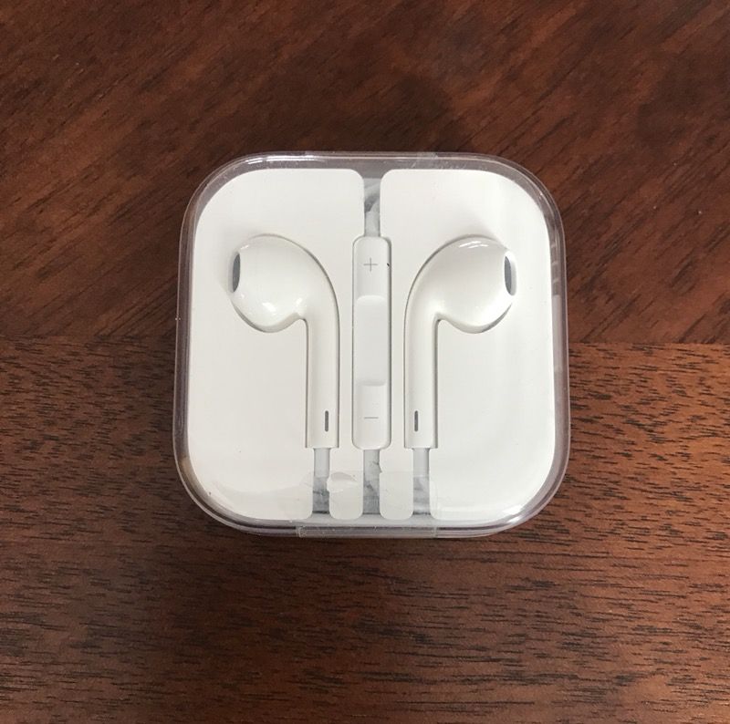 Apple Genuine Earbuds Brand New