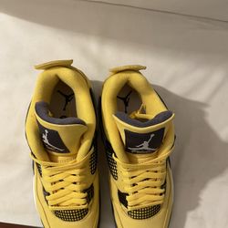 Air Jordan 4 Retro Lightning’s  2021
