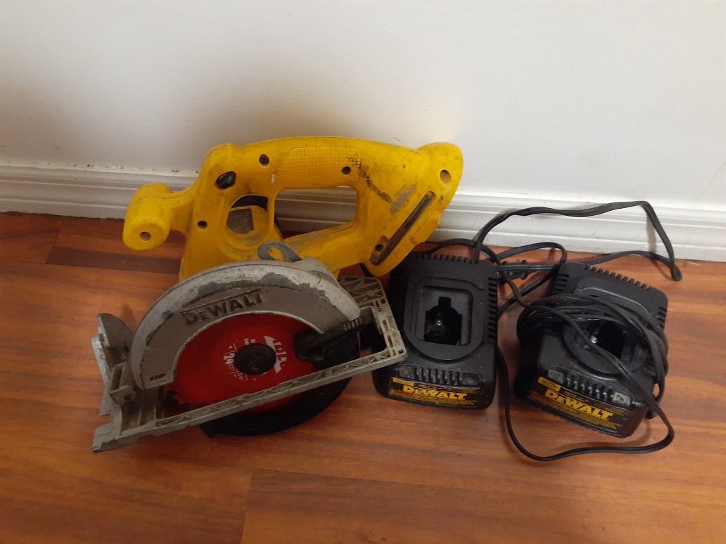 Dewalt 18v saw, drill, battery and 2x chargers