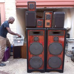 Studio Speakers ( Extra Amplifiers  )