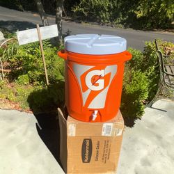 Gatorade Orange Rubbermaid Sports Cooler Brand New with Box
