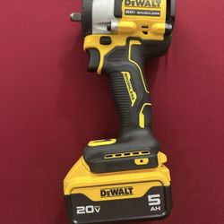 DEWALT ATOMIC 20V MAX* 3/8 in. Cordless Impact Wrench with Hog Ring Anvil (Tool Battery And Charger Included ) (DCF923B)