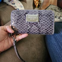 Michael Kors Wallet Medium Size 