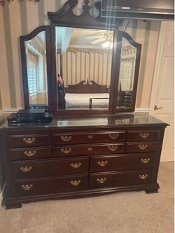 Free Furniture in Woodland Hills!