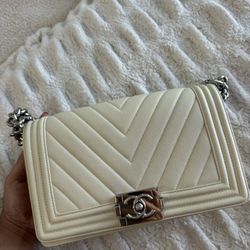 100% Authentinc Chanel Boy Bag Lambskin - Milk color