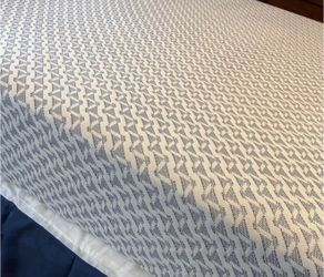QUEEN size Serta Sheep Retreat Medium 10" Gel Memory Foam Mattress ( covered with protective sheet )