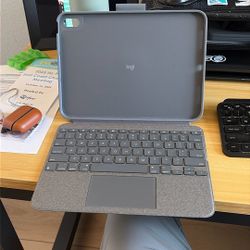 Logitech iPad Combo Touch Keyboard Case
