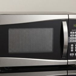 Hamilton Beach Microwave – Black & Stainless Steel – Countertop
