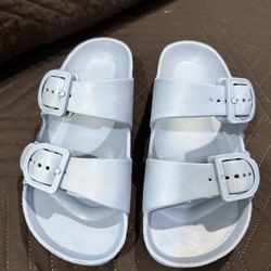 Woman’s Sandals New only $5 each 😍