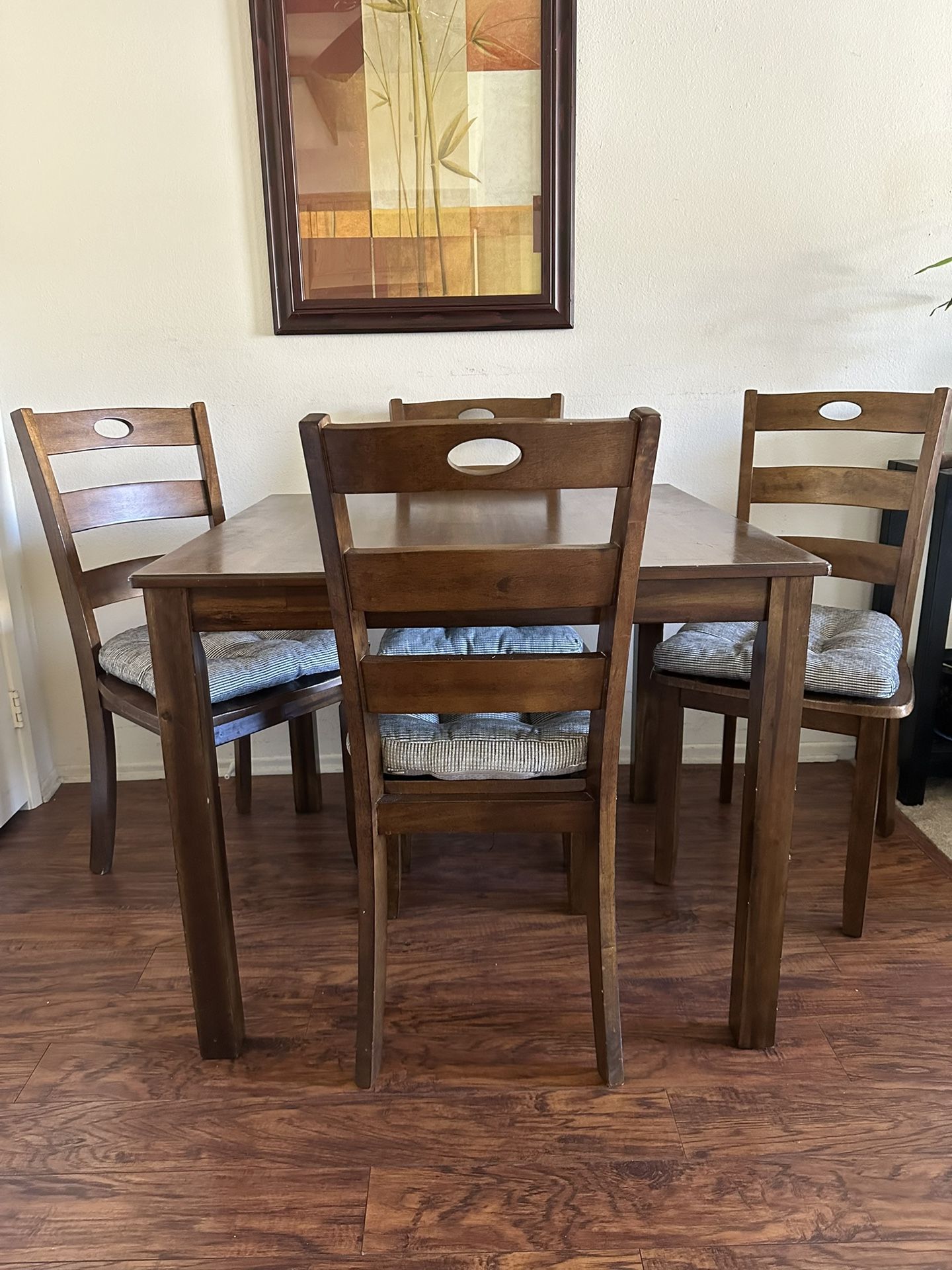 Dinning Room Table & 4 Chairs