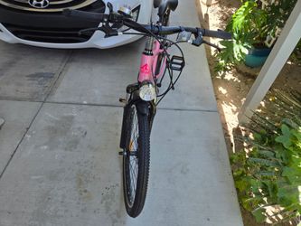 Girls bike 24in new never used