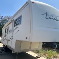 2003 Monaco Lakota 30ft