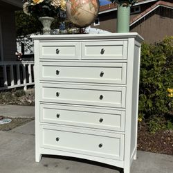 White Bassett Solid Wood 5 Drawer Dresser Chest of Drawers Furniture Great Condition 
