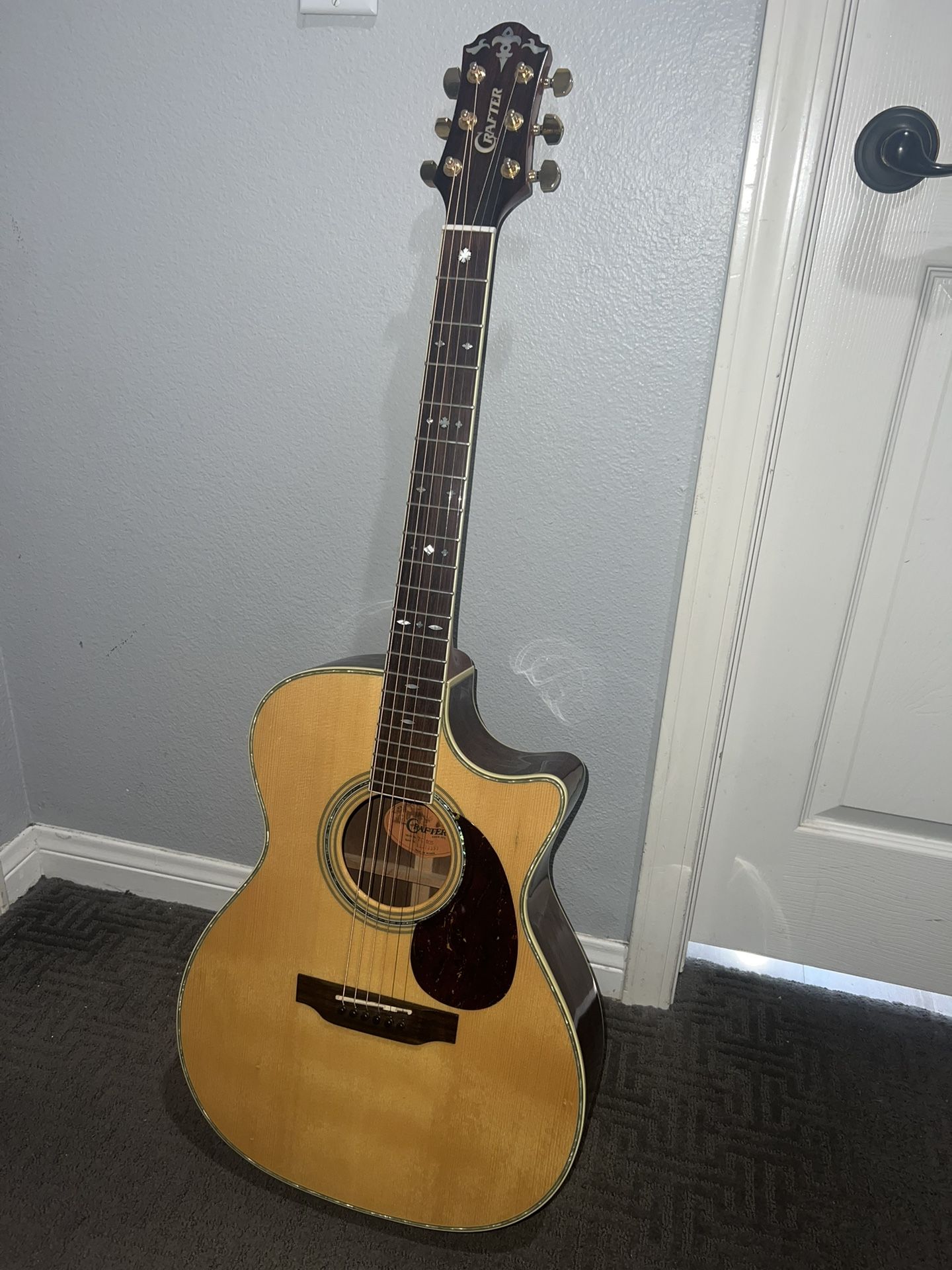 Crafter Acoustic/Electric Guitar Model No. TC-305