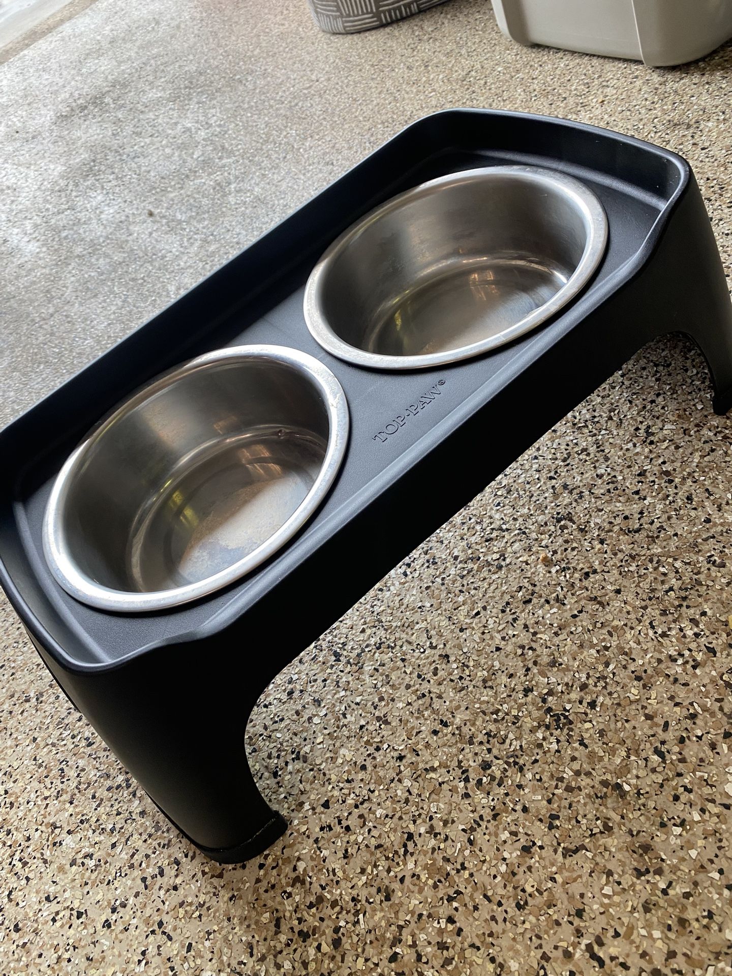 Top Paw Dog Food And Water Tray With Bowls