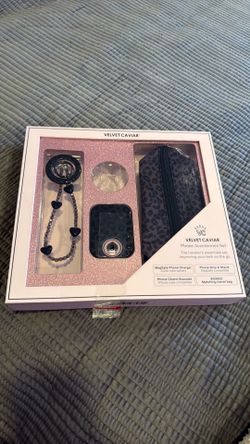 Velvet Caviar black leopard phone accessory setset