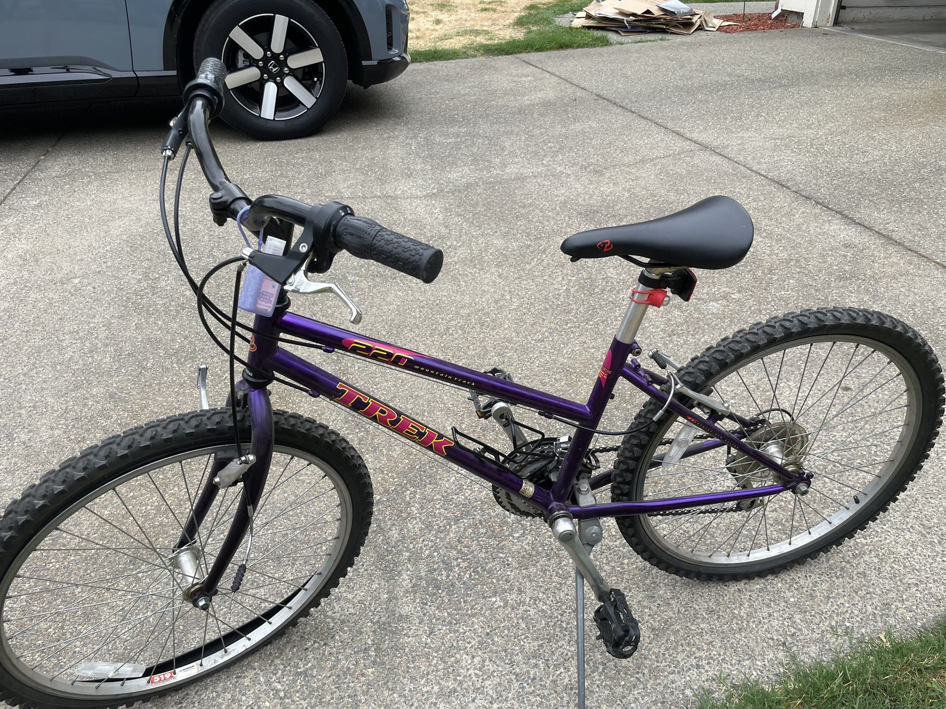 🚲 Trek 220 Mountain Bike – $80