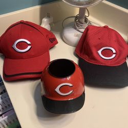 Reds Lot 2 Baseball Hats / Pen Holder