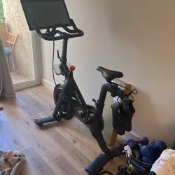 Peleton Like New!!