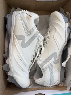 RIP-IT / Ringor Pro 2.0 Spike women’s fastpitch softball cleats, size 9, white, with metal spikes.