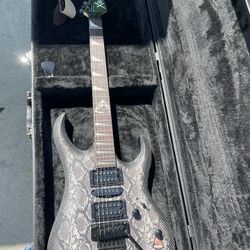 Cort X-6 VPR Gorgeous Snake Skin 24 fret Humbucker pick ups Rosewood neck floating Tremelo comes with guitar strap and aftermarket Strat style case