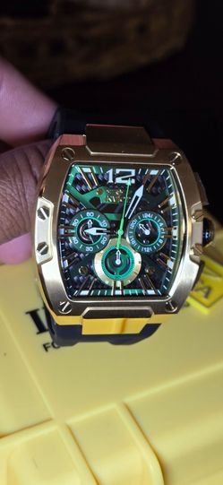 🔥Invicta Racing Tonneau Gold Tone Case Green Dial Black.🔥
