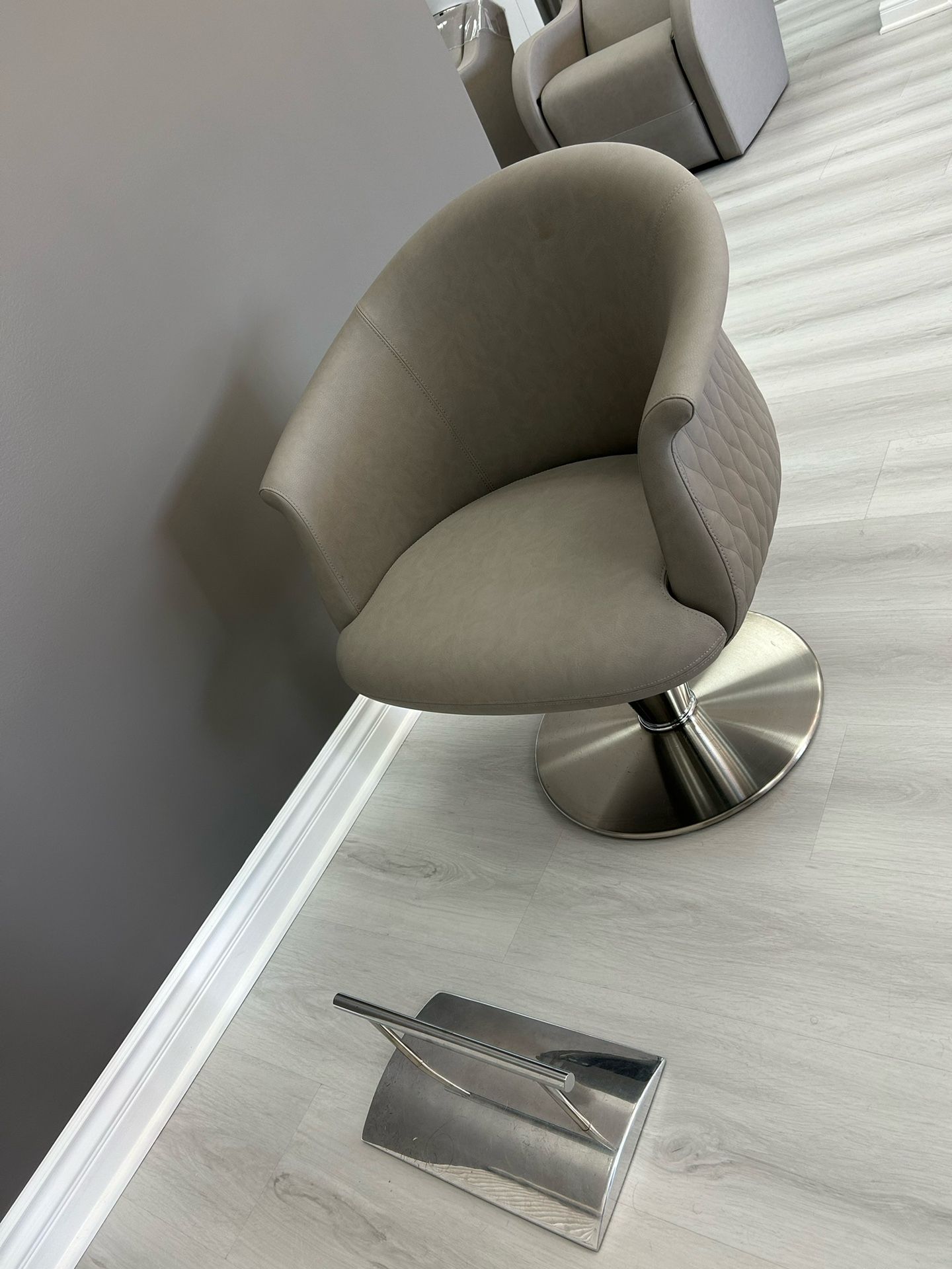 Maletti Mimi Salon Styling Chairs