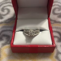 14K WHITE GOLD DIAMOND RING SIZE 6